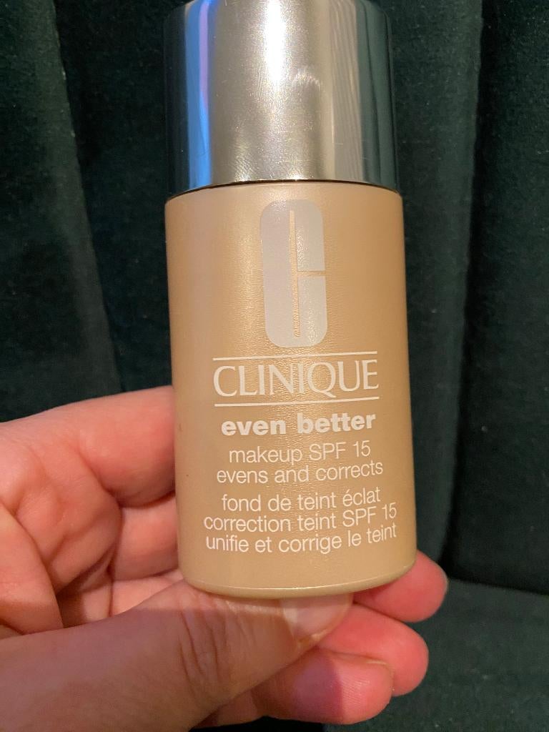 Clinique foundation, 30 ml, SPF15, Ivory. Amper iets uit., Handtassen en Accessoires, Uiterlijk | Cosmetica en Make-up, Gebruikt