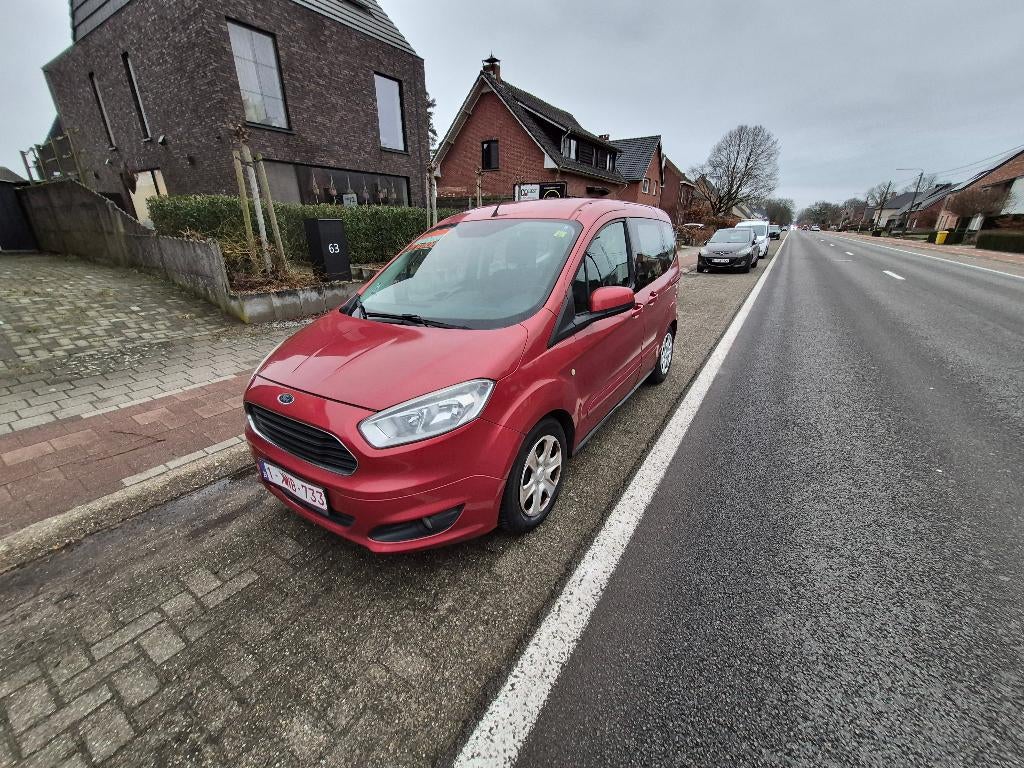 FORD Tourneo Courier 2015 - BENZINE - 78 000km, Auto's, Ford, Voorwielaandrijving, Euro 5, Parkeersensor, Particulier