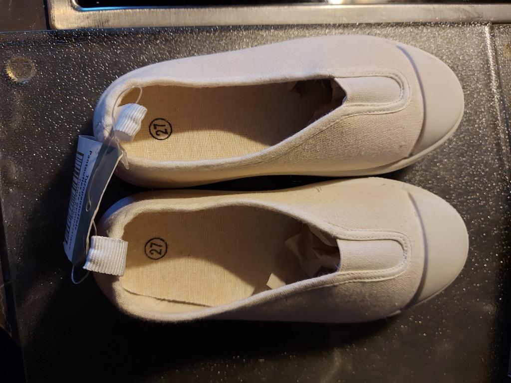 Pantoufles neuves pointure 27, Neuf, Garçon ou Fille, Enlèvement, Chaussures de sport