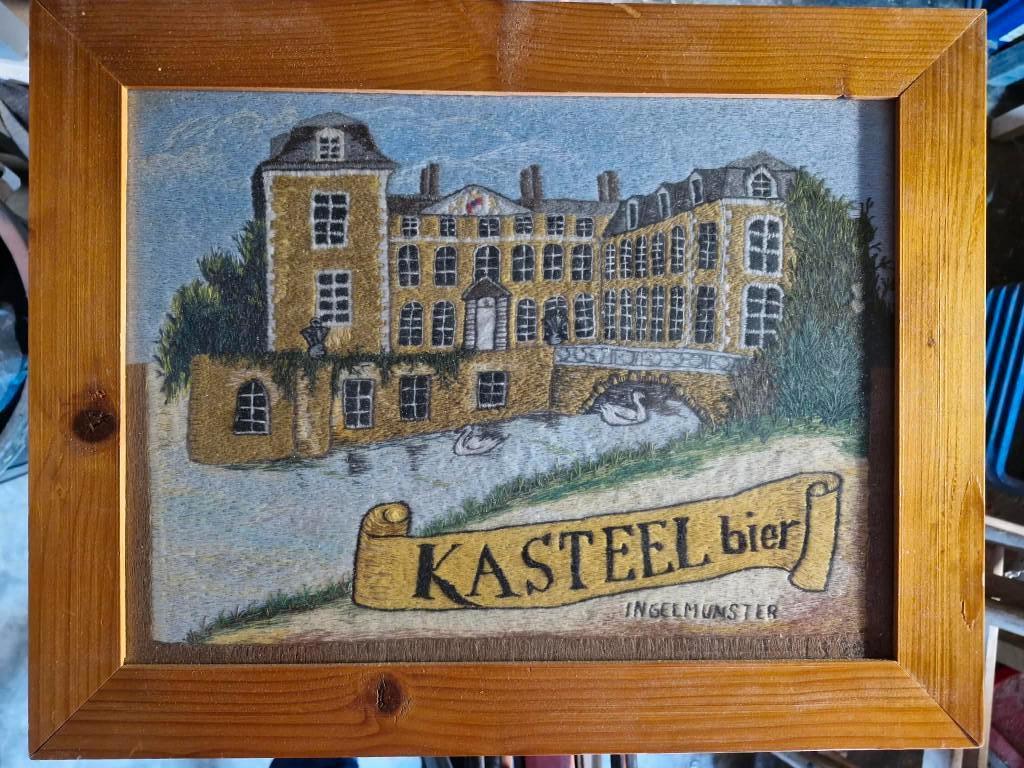 kasteelbier, geborduurd "schilderij, 35 x 45, handwerk, Enlèvement ou Envoi, Comme neuf, Autres types, Autres marques