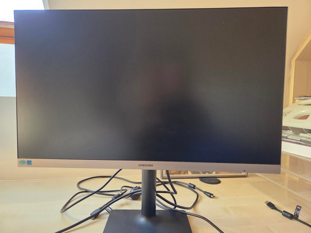 Samsung LF24T650FYU - Full HD IPS Monitor - 24 inch, Ophalen, Full HD, Zo goed als nieuw, In hoogte verstelbaar