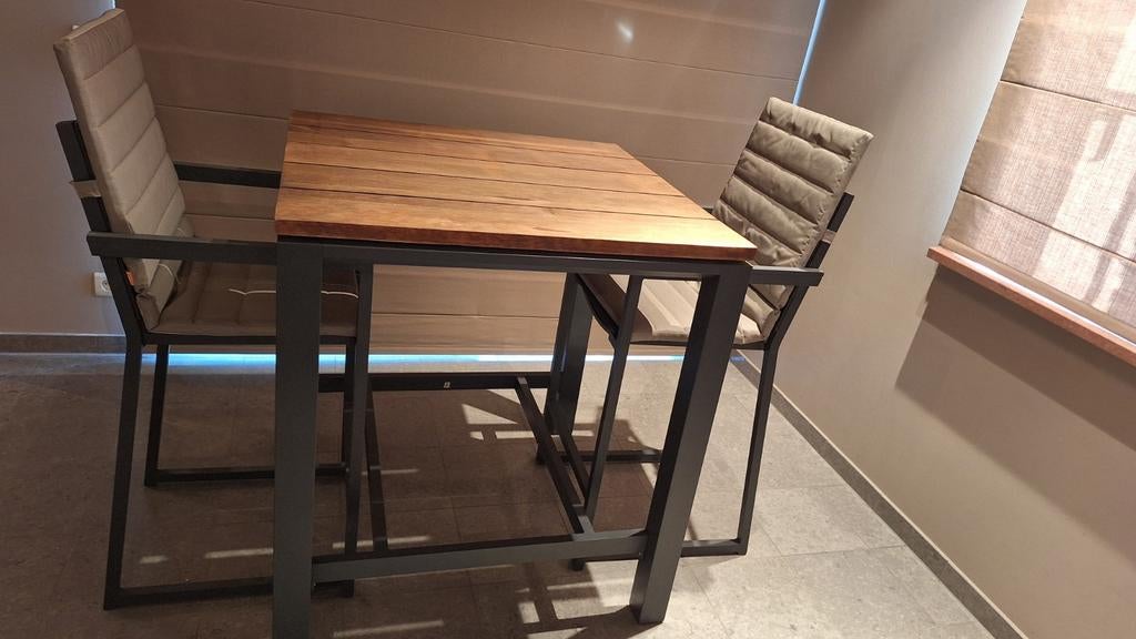 Hoge tafel met 2 stoelen, Ophalen