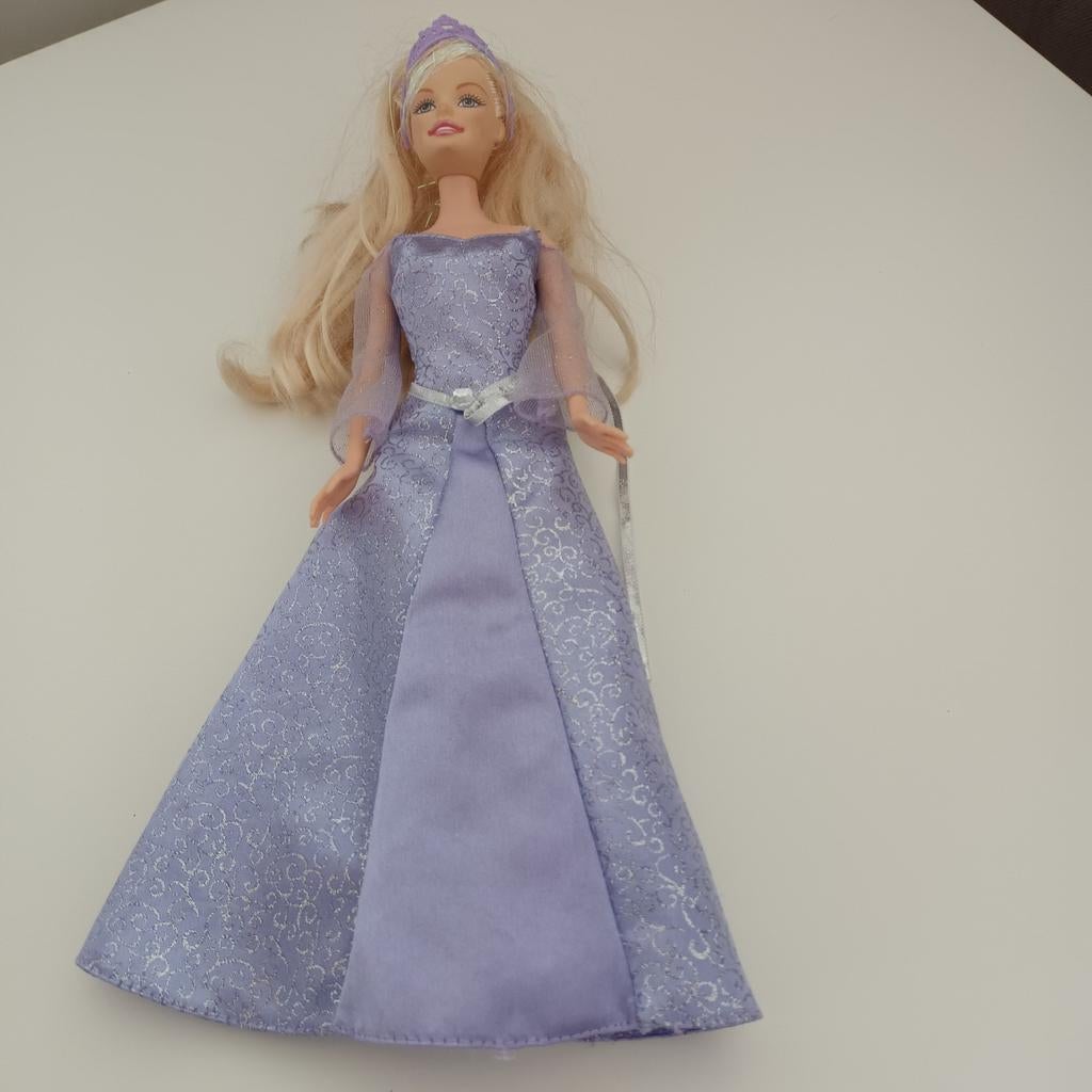 Barbie met feestjurk en kroontje, Ophalen of Verzenden, Zo goed als nieuw