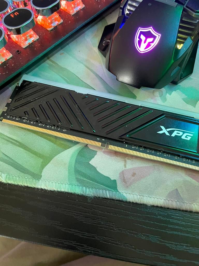 Barrette de ram ddr4 xpg 8 gb, Informatique & Logiciels, Enlèvement ou Envoi, Comme neuf