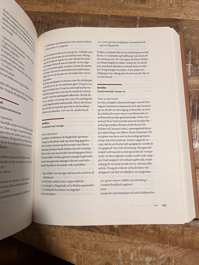 De Joodse keuken, 800 authenthieke recepten uit de diaspora, Hoofdgerechten, Ophalen of Verzenden, Zo goed als nieuw, Claudia Roden
