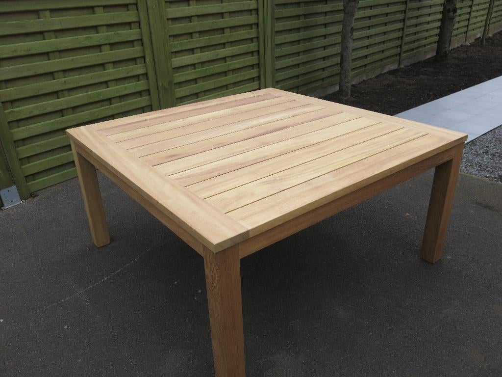 table carrée à vendre à bon prix !, Enlèvement, Neuf, Carré, Bois de teck