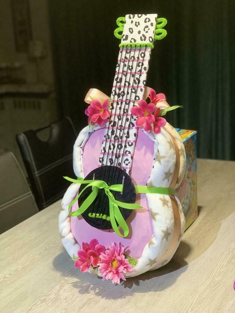 Gitaar met 40 pampers, Ophalen of Verzenden, Nieuw, Kraamcadeau