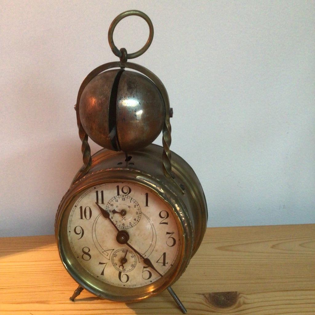 Réveil ancien  de 1928 en cuivre avec cloche spécial, Antiquités & Art, Antiquités | Horloges, Enlèvement