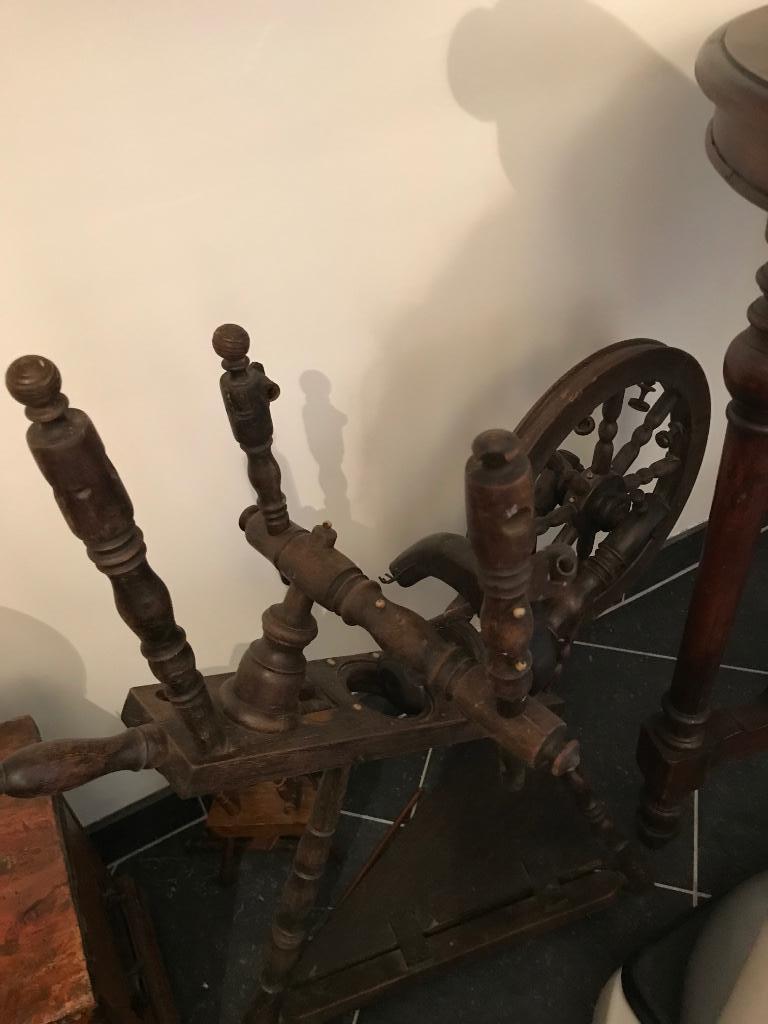 Spinnewiel antiek, Ophalen, Spinnewiel