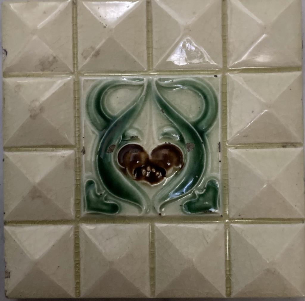 Eén prachtige Art Nouveau wandtegel uit 1900, Ophalen