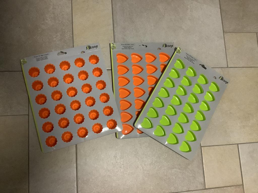 3 stuks siliconen platen vormpjes. NIEUW.  Samen 5€., Ophalen of Verzenden, Nieuw, Bakvorm