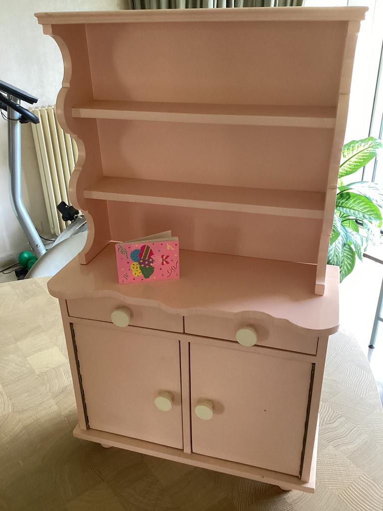 houten speelkast - tafel en stoelen, Ophalen, Zo goed als nieuw