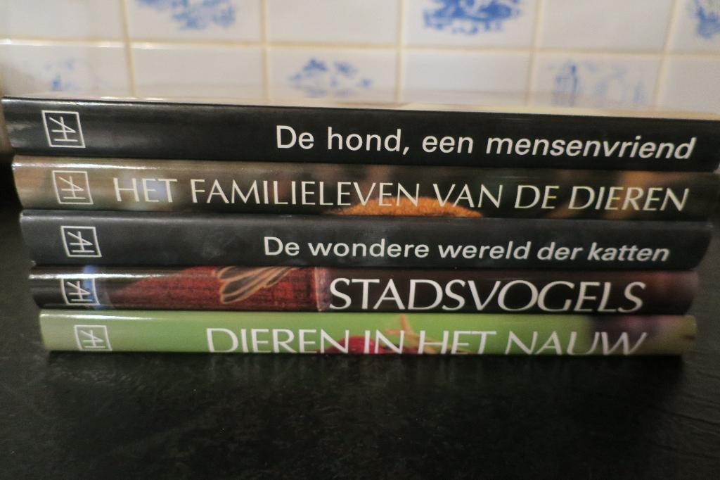 Artis boeken nieuwstaat., Ophalen of Verzenden, Zo goed als nieuw