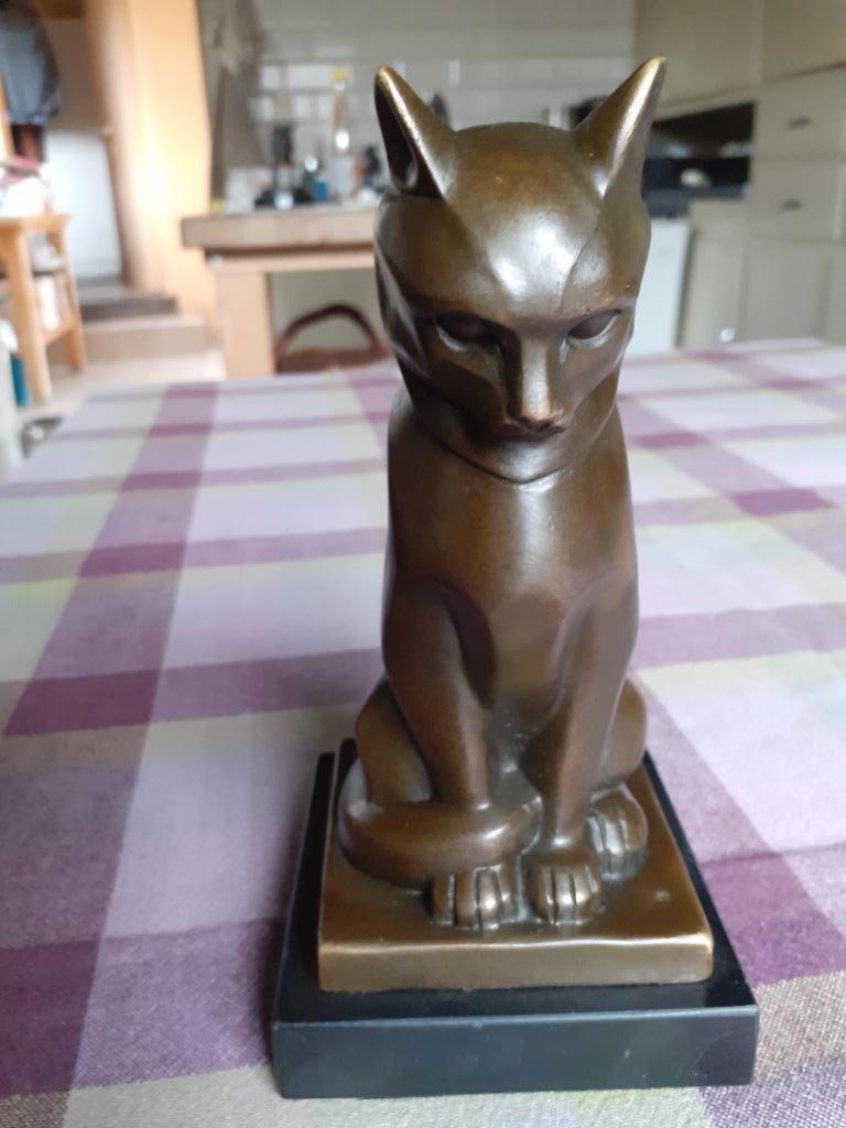 KATTENZITJE IN BRONS GESIGNEERD ART DECO, Antiek en Kunst, Ophalen of Verzenden, Brons