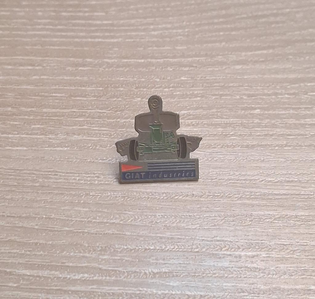 PIN - GIAT INDUSTRIES - DEFENSIE - RUIMTEVAART, Verzenden, Gebruikt, Overige onderwerpen, Speldje of Pin