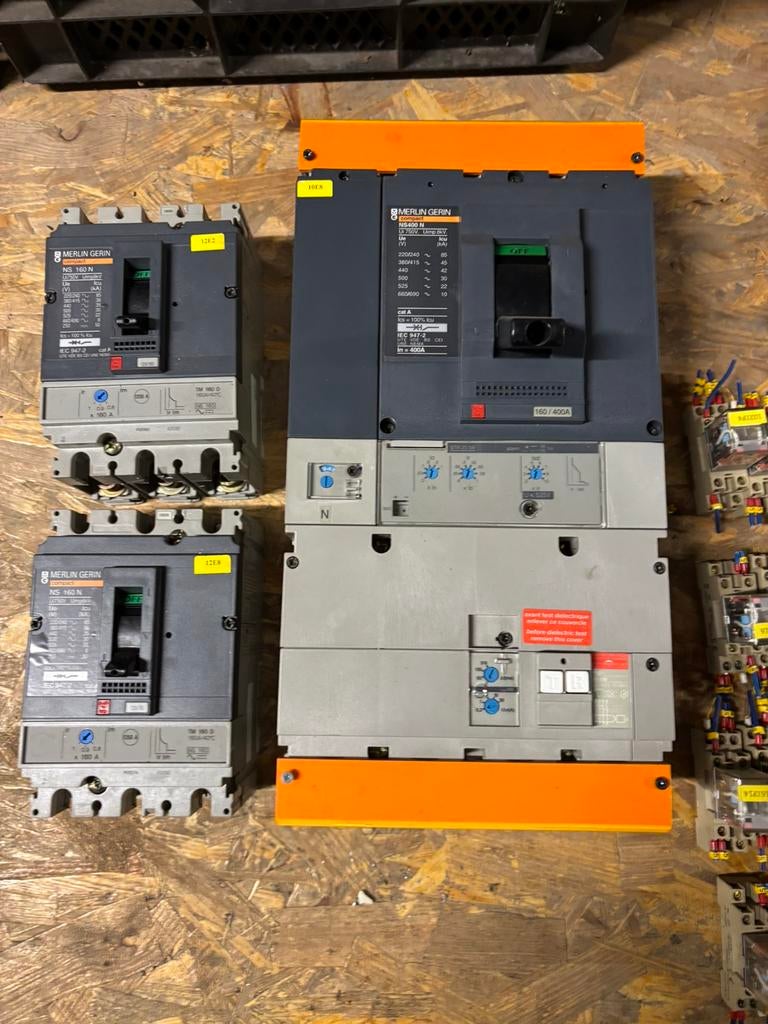 Groot lot schakelmateriaal, merlin gerin, relais, plc, motor, Enlèvement, Comme neuf