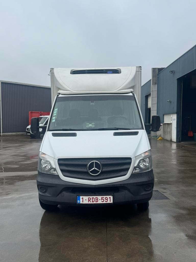 Mercedes-Benz Sprinter 516 CDI — Camion congélateur 2016Eur6, Autos, Camionnettes & Utilitaires, Achat, Euro 6, 3 places, Entretenue par le concessionnaire