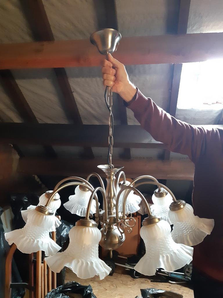 Lutre en leton avec 8 branches tulipes en opaline en tres bo, Maison & Meubles, Lampes | Lustres, Enlèvement, Comme neuf