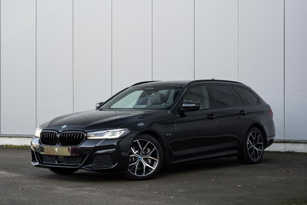 BMW 530 eXAS Touring PHEV VATCAR/NAPPA/PANO/FULLSPEC, Auto's, 1935 kg, 4 cilinders, 2000 kg, Zwart