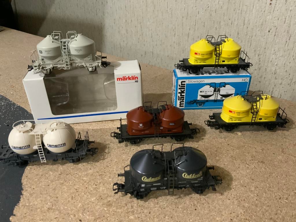 6 WAGONS SILOS MARKLIN 2X4759,4661,4660,4768,4662  65 euros, Enlèvement ou Envoi, Comme neuf, Märklin