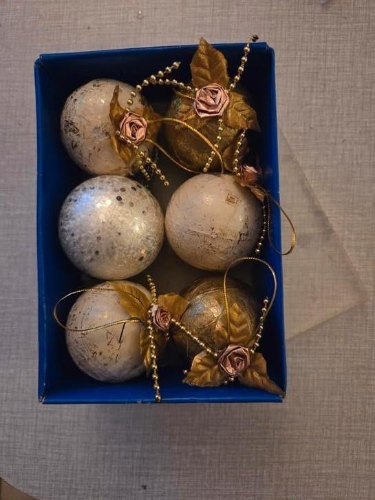 kerstballen 6 stuks in in doos., Ophalen of Verzenden, Zo goed als nieuw