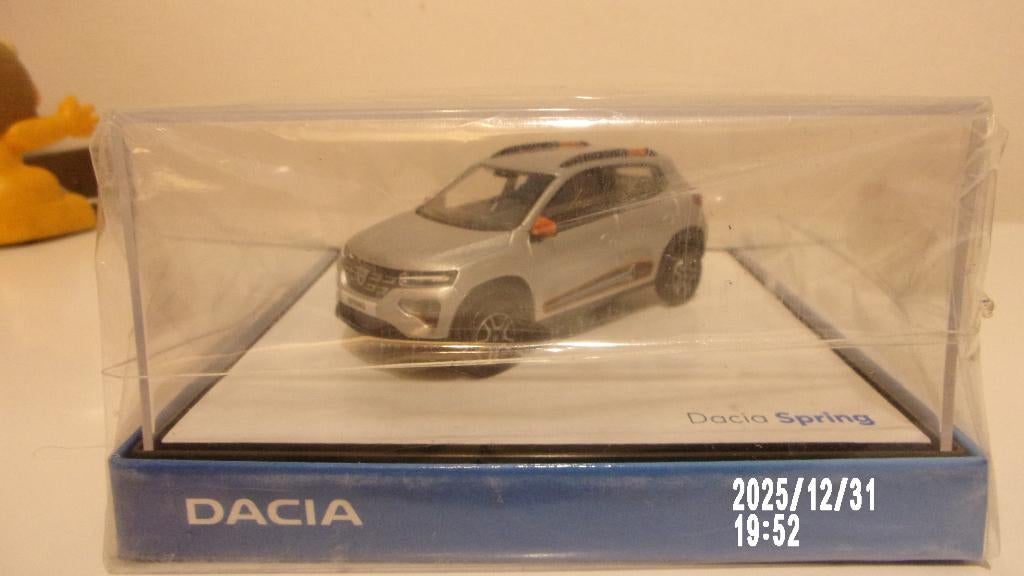 DACIA SPRING 1/43 NOREV NEUVE SCELLEE sous CELLO, Enlèvement ou Envoi, Neuf, Voiture, Norev