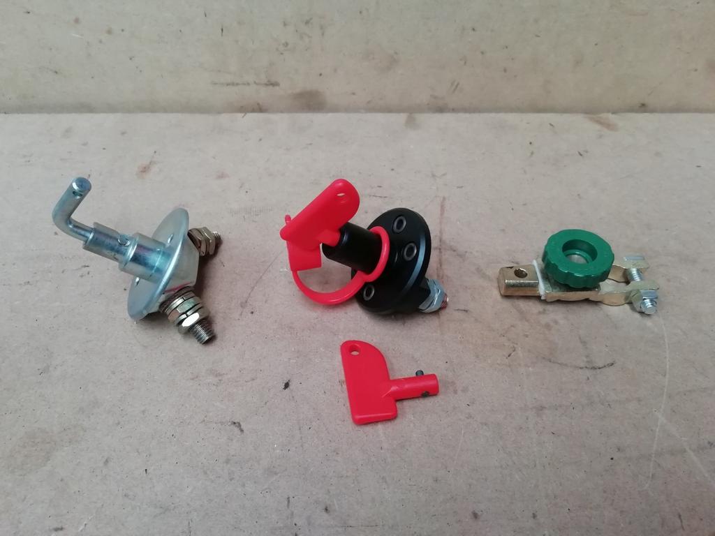 Coupe-batterie pour voiture, oldtimer, tracteur, etc., Autos : Pièces & Accessoires, Batteries & Accessoires, Enlèvement ou Envoi