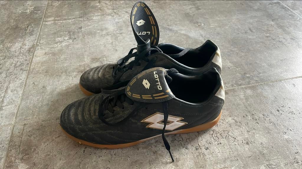 Chaussures de futsal Lotto, Enlèvement ou Envoi, Comme neuf