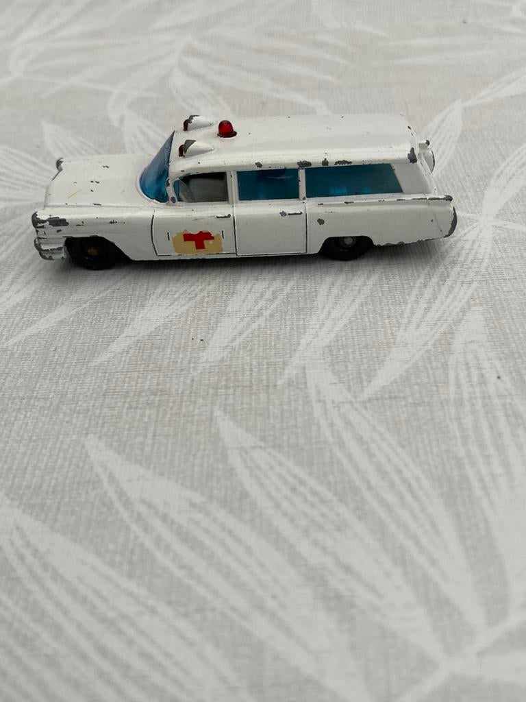 Caddilac ambulance, Ophalen, Zo goed als nieuw