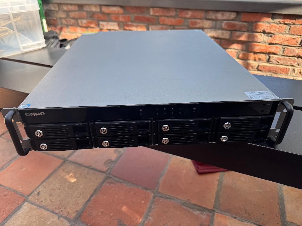 QNAP TS-859-U-RP, Ophalen, Gebruikt