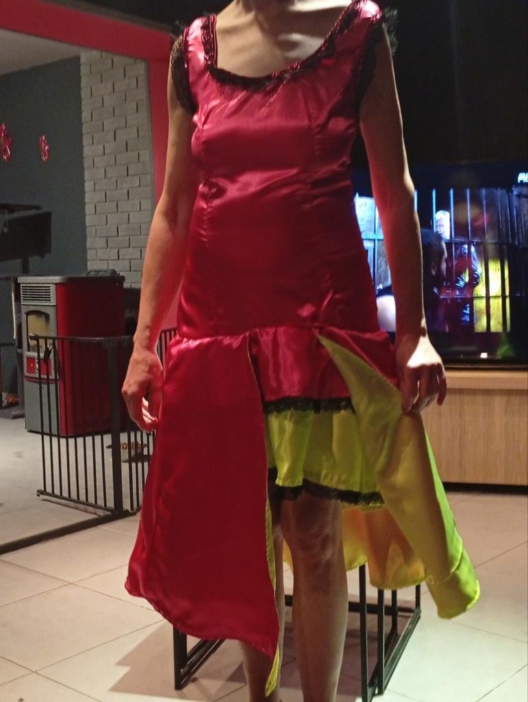 Très belle robe déguisement salsa, Enlèvement ou Envoi, Comme neuf