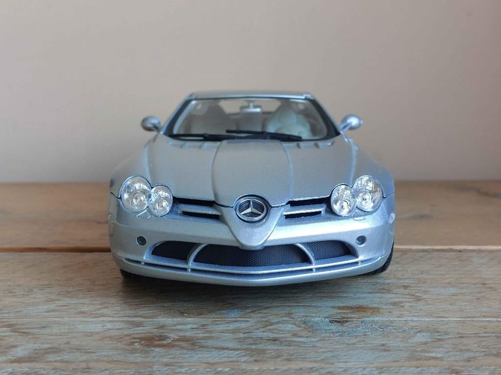 Mercedes-Benz SLR McLaren van Maisto, Hobby en Vrije tijd, Modelauto's | 1:18, Zo goed als nieuw, Auto, Maisto, Ophalen of Verzenden
