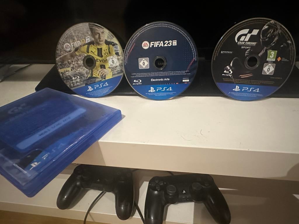 Samsung Tv + kabels + PlayStation + ps4 2controllers 3 CD, Games en Spelcomputers, Ophalen, Zo goed als nieuw
