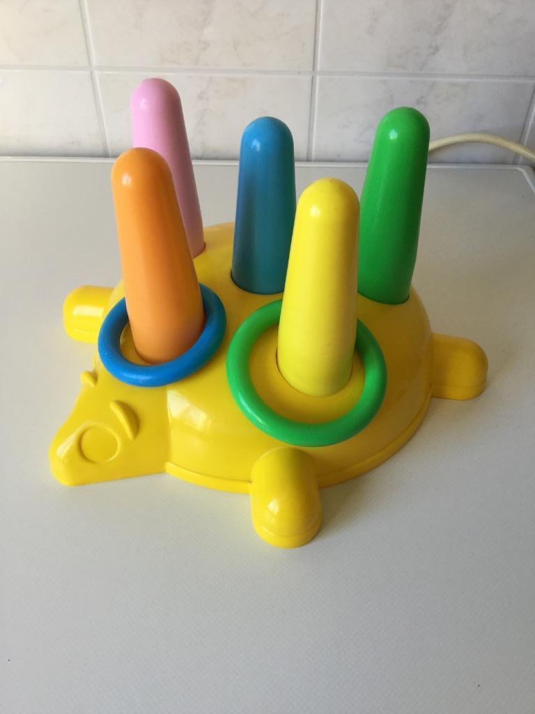 Egel van het merk Pampers met kegels en ringen, Enlèvement ou Envoi
