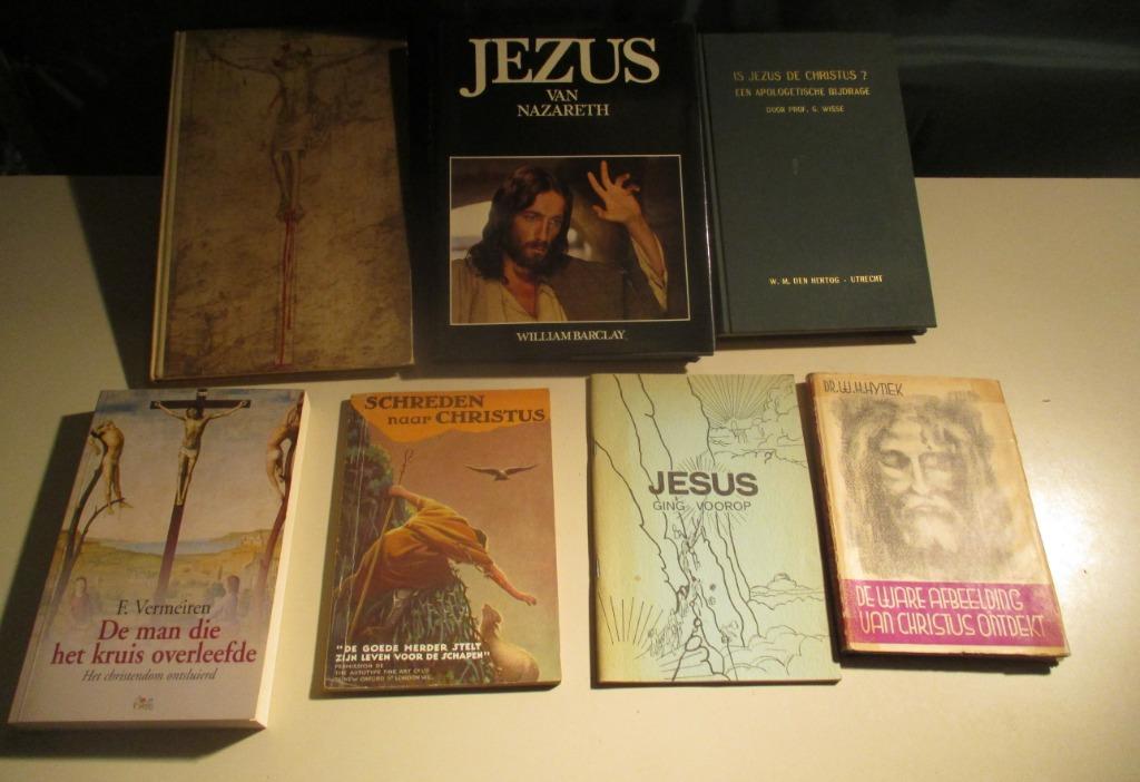 7 beaux livres sur Jésus-Christ, Livres, Enlèvement ou Envoi, Comme neuf