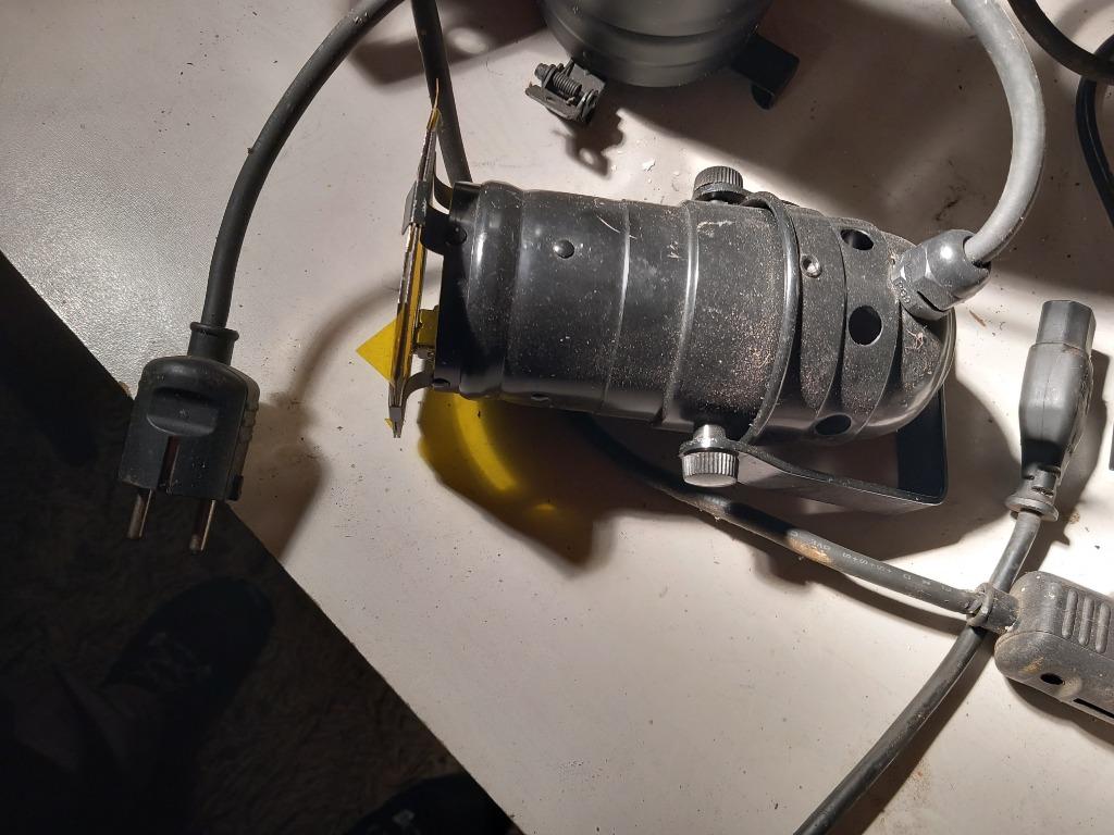 2 PAR 16    15 euro, Enlèvement ou Envoi, Utilisé, Lumières