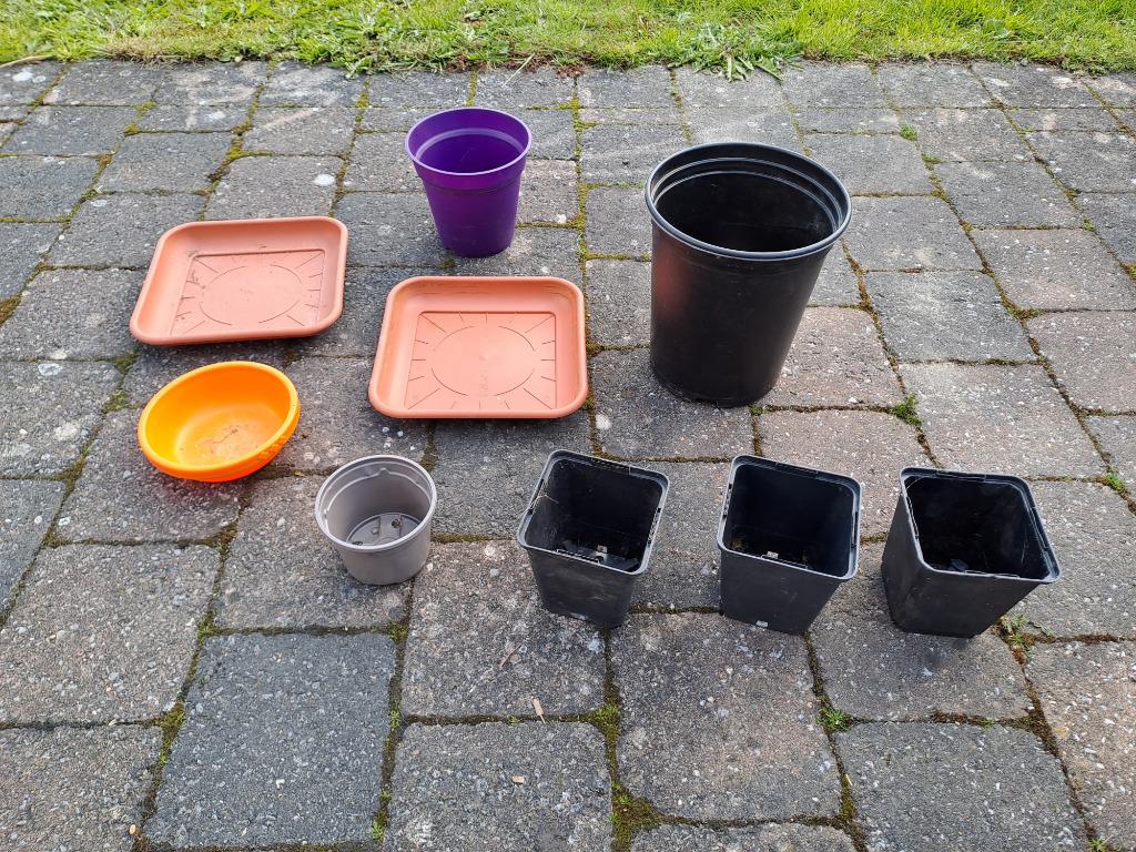 plastiek potjes en schaaltjes voor bloemen of planten, Tuin en Terras, Ophalen