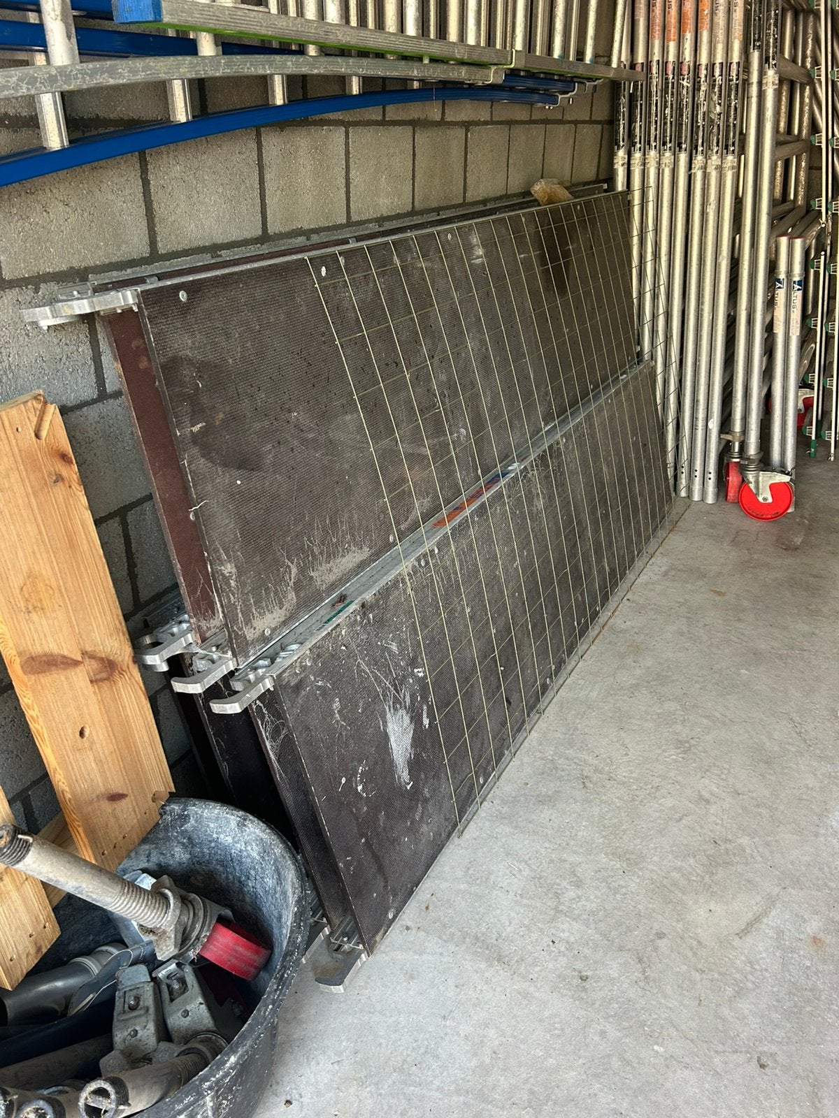 Steiger of stelling, Doe-het-zelf en Bouw, Steigers, Ophalen, Zo goed als nieuw
