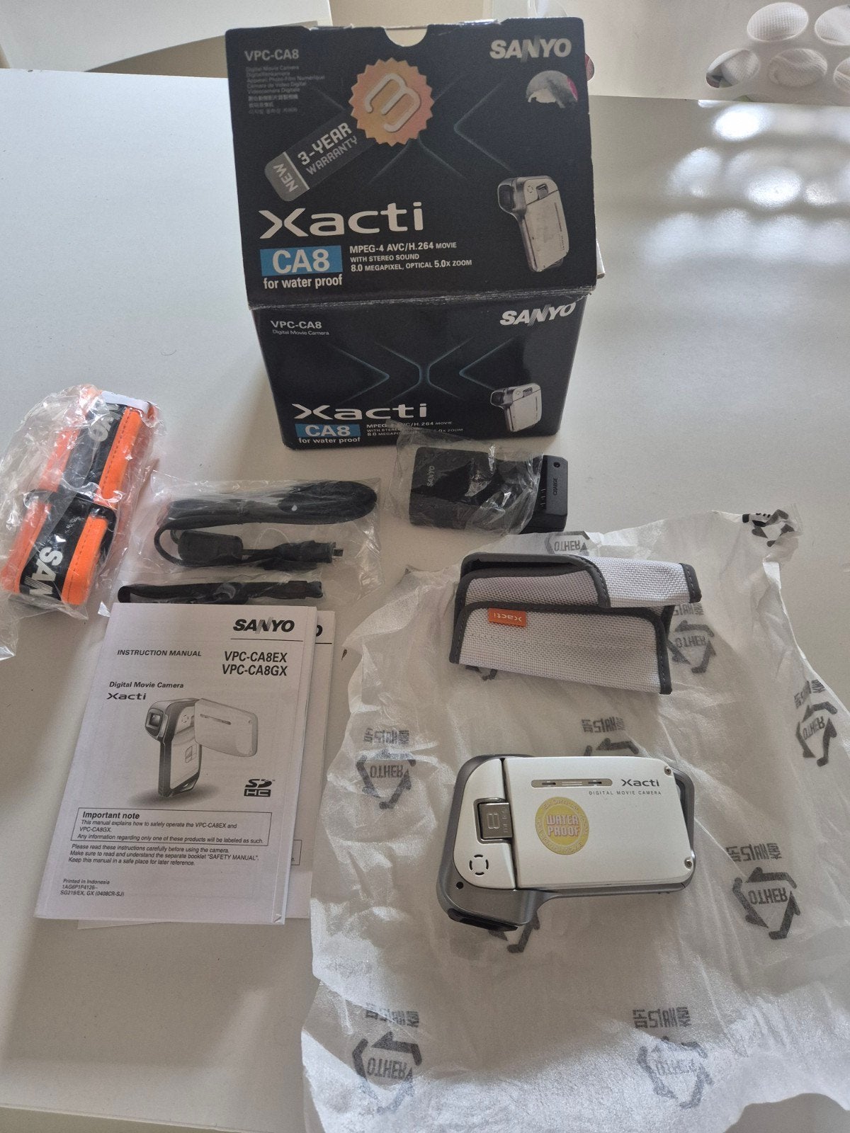 Appareil photo numérique étanche Sanyo Xacti + accessoires, Enlèvement ou Envoi