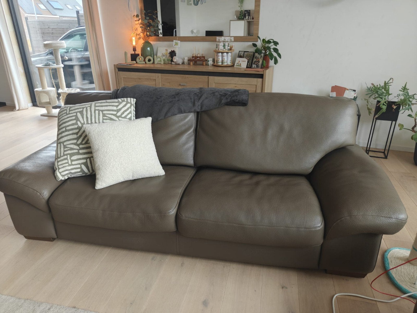 2 lederen zetels kleur bruin, Maison & Meubles, 75 à 100 cm, Banc droit, Enlèvement, Utilisé