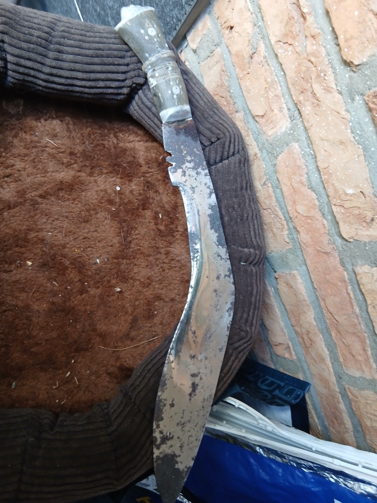 Nepalees khukuri mes met inscripties en hoes., Antiek en Kunst, Kunst | Overige Kunst, Ophalen