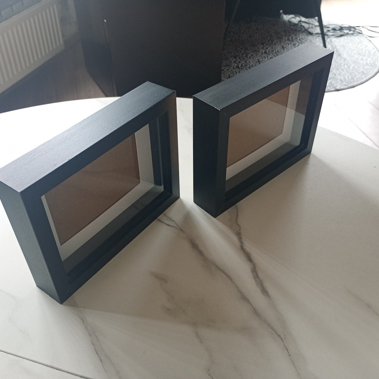 2 zwarte houten fotokaders, samen 6€, Ophalen