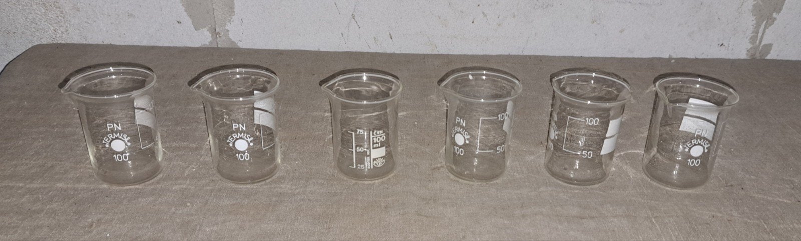 Maatbekers laboratorium flesjes decoratie, Enlèvement