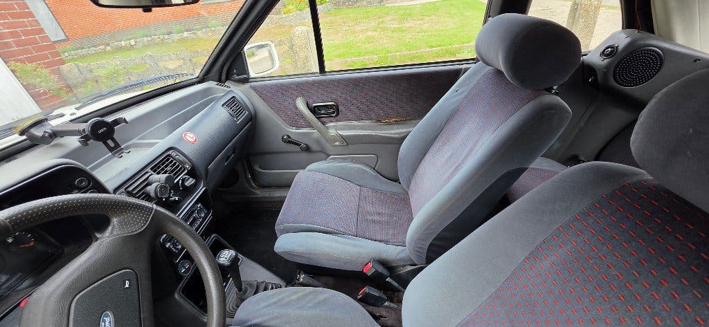 Oldtimer ford escort cabrio XR3i 1,6 1988, foto 7