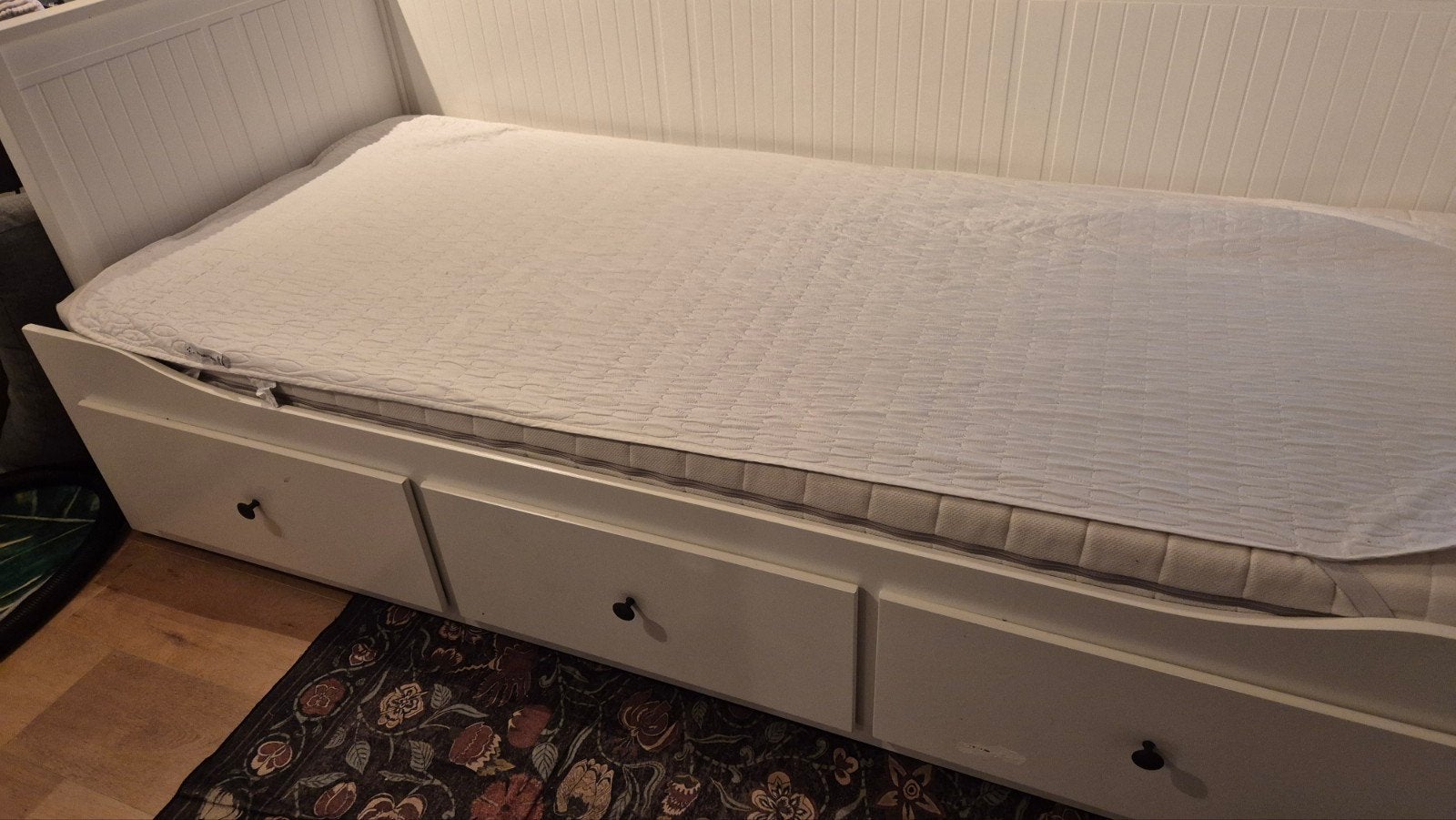 Slaapbank ikea  met foam matras. Dubbel bed met opbergvakken, Ophalen