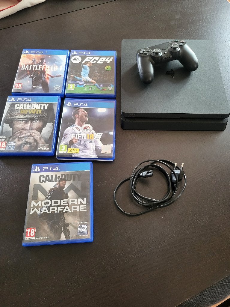 Ps4 + jeux, Enlèvement, Comme neuf, Sport, À partir de 18 ans