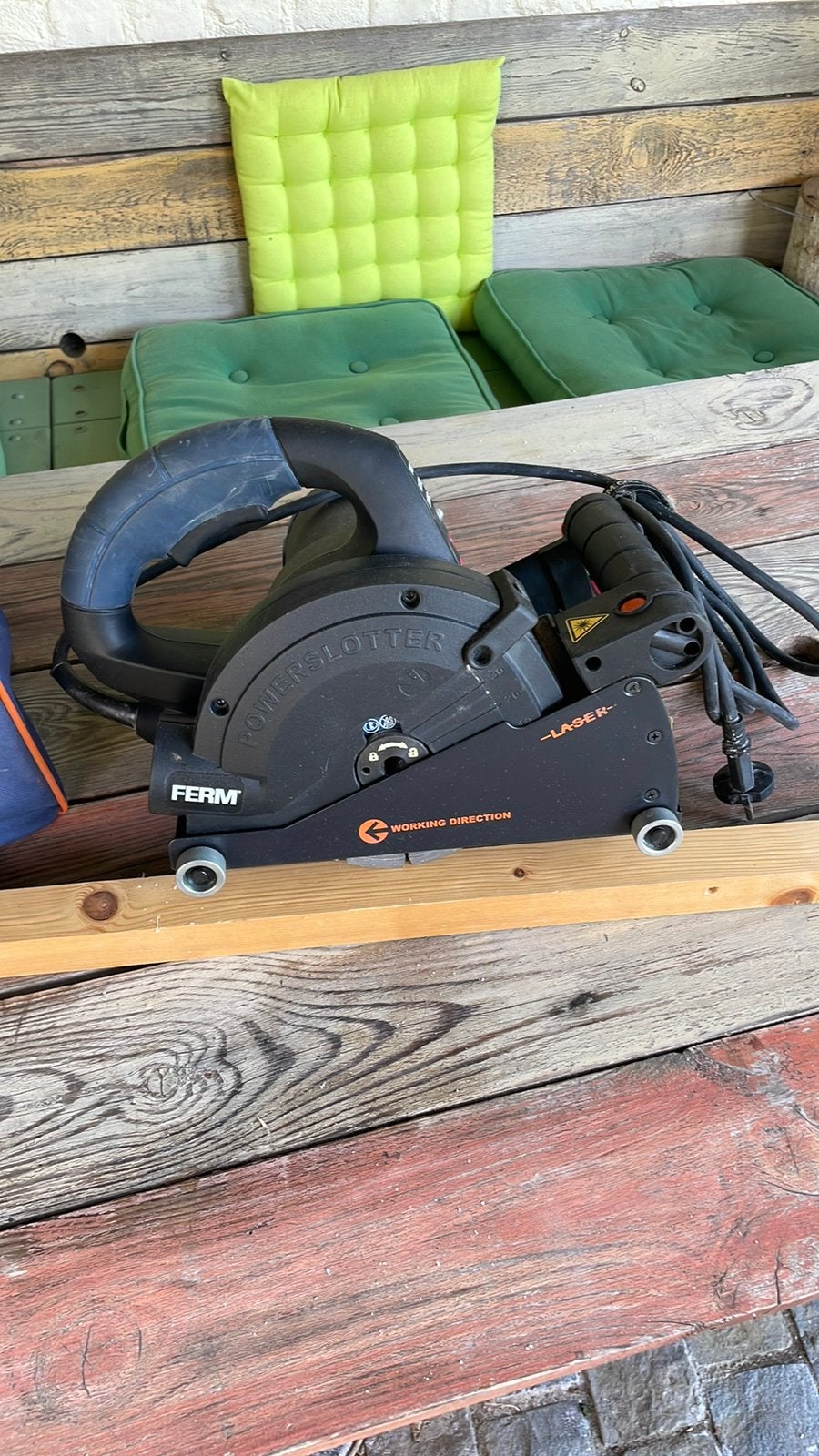 Rainureuse, 1200 watts ou plus, 30 à 70 mm, Enlèvement, Utilisé