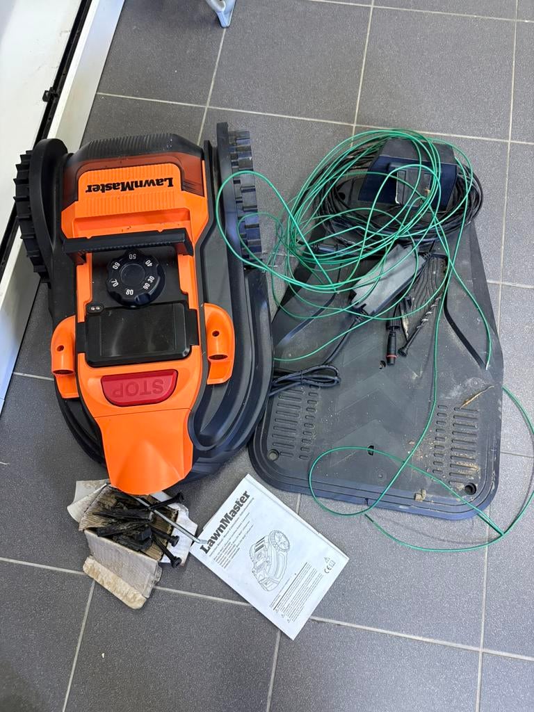 Robotmaaier LawnMaster 800m2, Ophalen, Nieuw, 20 tot 25 cm, Bestuurbaar via app
