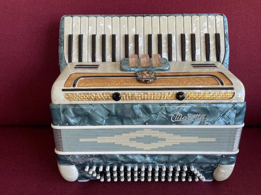 Kleine italiaanse Marotta accordeon . 80 bas .Licht ., Gebruikt, 80-bas, Met koffer, Toetsaccordeon