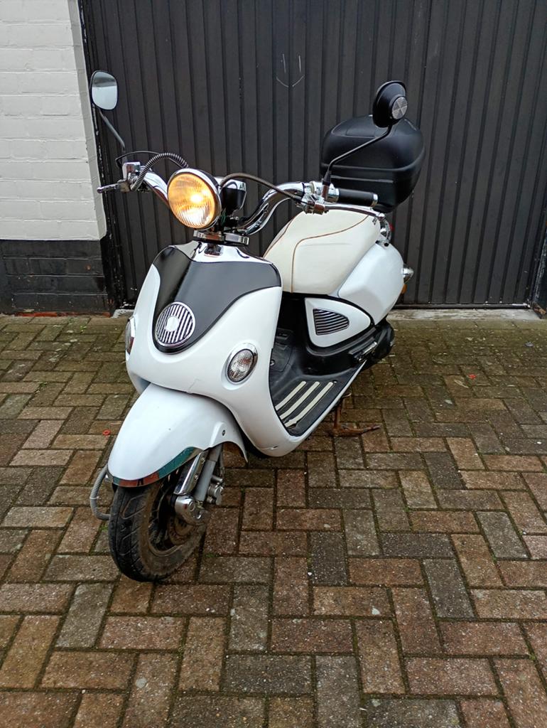 Scooter 50 cc B classe, Ophalen of Verzenden, Zo goed als nieuw